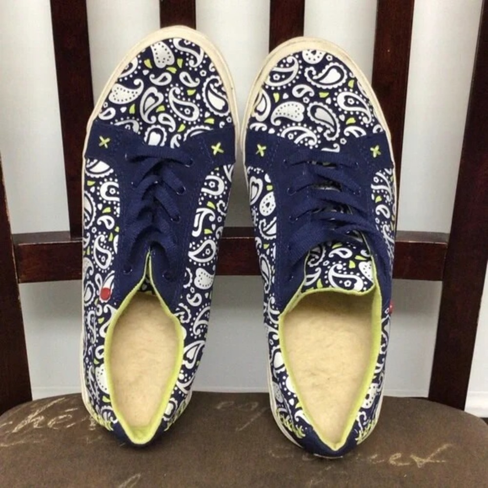 UGG Paisley Printed Lace Up Canvas shoes Size 9 tennis athletic Shearling